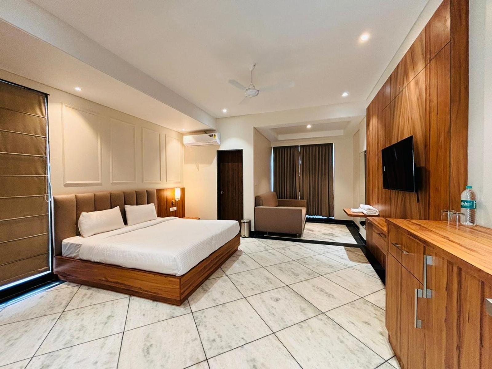 Hotel Saaj Mansion Τζαϊπούρ Εξωτερικό φωτογραφία